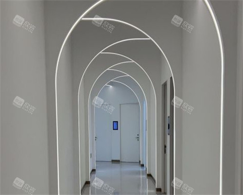 青岛Dr.U博士医学美容走廊环境图 青岛Dr.U博士医学美容走廊环境图