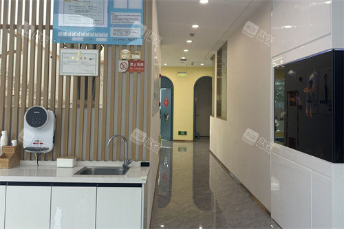 宁波恒美口腔镇海开元广场店大厅一角