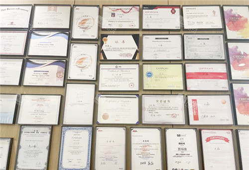 石家庄中诺口腔医院荣誉展示区