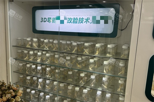 广州广大整形医院展示柜 广州广大整形医院展示柜