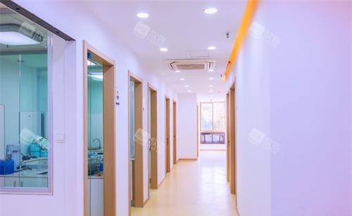 山东滕州蓝天口腔诊所走廊示意图